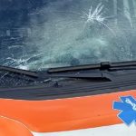 Trapani, uomo muore durante i soccorsi: parenti danneggiano ambulanza a colpi di mazza