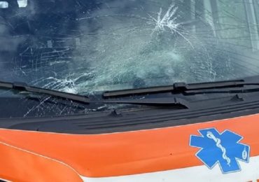 Trapani, uomo muore durante i soccorsi: parenti danneggiano ambulanza a colpi di mazza