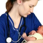 Infermiere neo-mamme: un percorso tutto in salita?