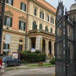 Roma, paura al Policlinico Umberto I: uomo armato di coltello ferisce un medico e due infermieri