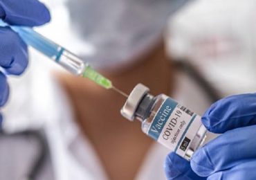 Coronavirus, nuovo candidato vaccino sviluppato in Austria: "Efficace contro tutte le varianti"
