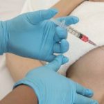 Morte di una donna dopo infiltrazioni di silicone al seno: la parola all'esperto