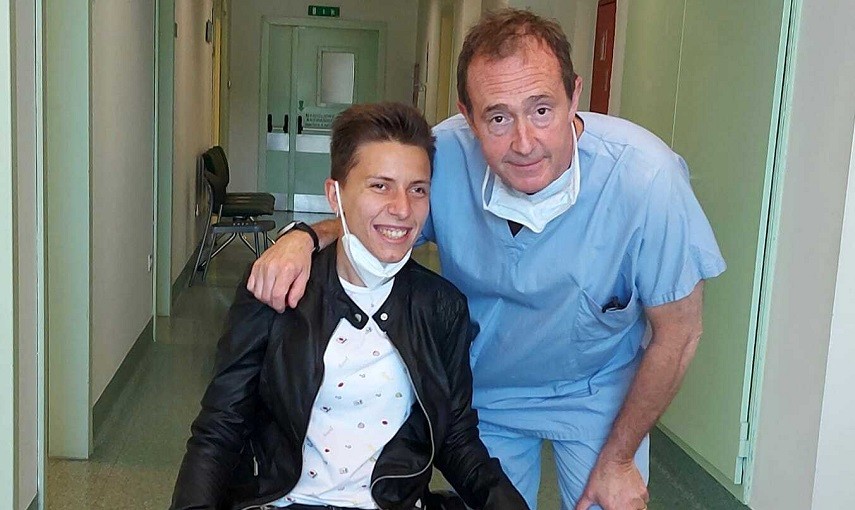 La bella storia di Emina: torna a "camminare" e ringrazia il medico che l'ha aiutata