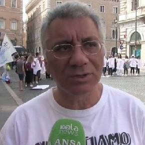 Roma, gli oss manifestano in piazza: "1.500 assunti durante la pandemia e ora lasciati a casa" 1