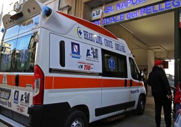 Napoli, condizioni di lavoro sempre più pericolose per il personale sanitario: un furto e due aggressioni in poco tempo