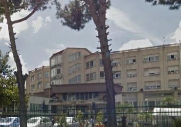 Ospedale Moscati Aversa: la madre peggiora e il figlio picchia il medico