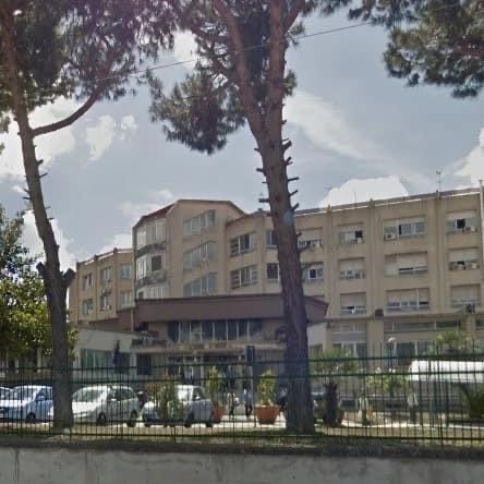 Ospedale Moscati Aversa: la madre peggiora e il figlio picchia il medico