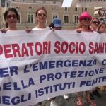 Roma, gli oss manifestano in piazza: "1.500 assunti durante la pandemia e ora lasciati a casa"