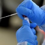 Biella, truffa dei falsi tamponi in farmacia: sospettato un infermiere