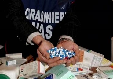 Calabria, farmaci rubati e immessi sul mercato clandestino: si ipotizza la corruzione di medici