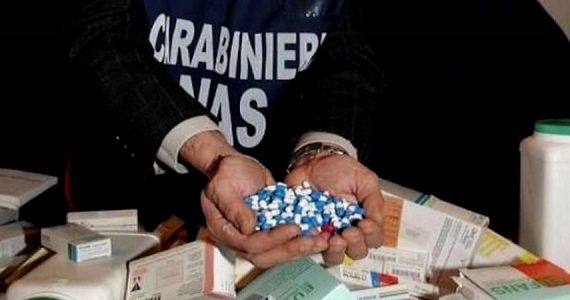 Calabria, farmaci rubati e immessi sul mercato clandestino: si ipotizza la corruzione di medici