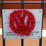 Delirio no vax a Prato: atti vandalici ai danni della sede dell'ordine degli infermieri 1