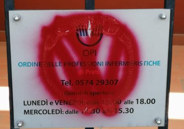 Delirio no vax a Prato: atti vandalici ai danni della sede dell'ordine degli infermieri 1
