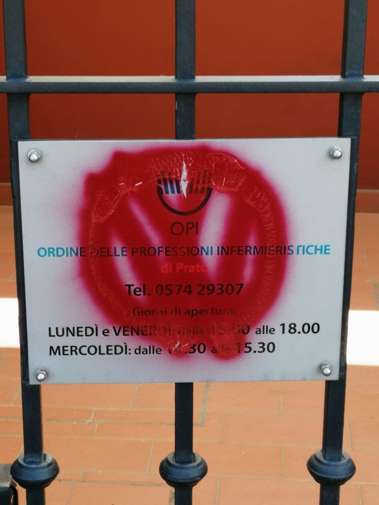 Delirio no vax a Prato: atti vandalici ai danni della sede dell'ordine degli infermieri 1