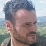 Grave ferita alla gamba dopo un incidente stradale: infermiere salva la vita a un motociclista