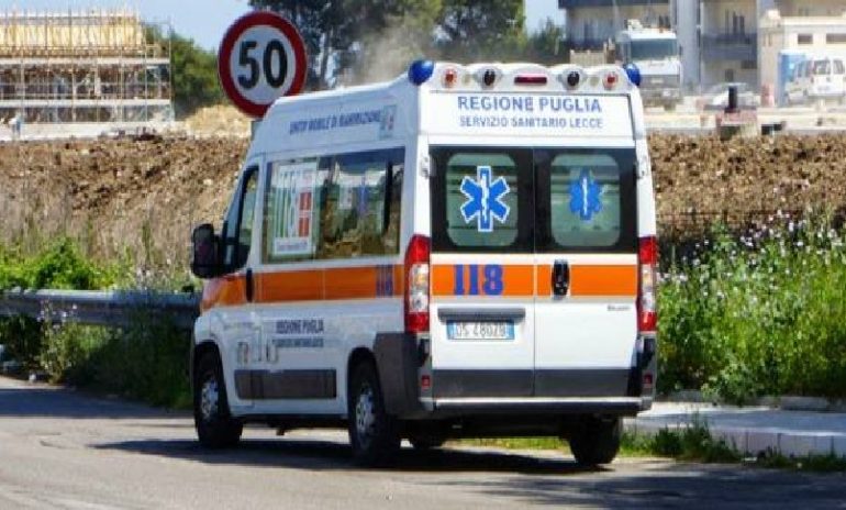 Lecce, l'ambulanza va via e un 90enne muore: scatta la denuncia per omissione di soccorso