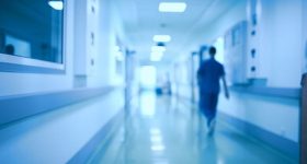 Lo sfogo di un'infermiera in cerca di lavoro: "Essere bravi non conta nulla"