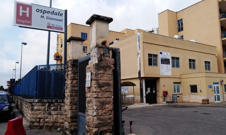 Manduria (Taranto), tragedia in ospedale: medico stroncato da infarto. I colleghi: "Colpa dello stress lavorativo"