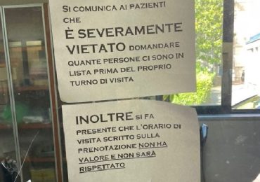 Napoli, cartelli assurdi affissi in Oncologia al Nuovo Policlinico