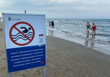Romagna, valori anomali di escherichia coli in mare: bagno vietato su un lungo tratto di costa