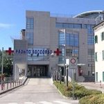 Camposampiero (Padova), salta nel vuoto dall'ottavo piano dell'ospedale: morto operatore sanitario