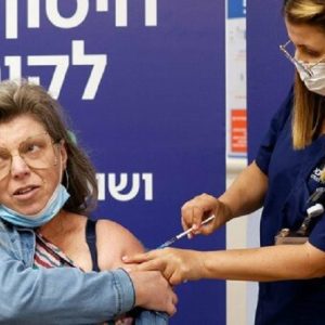 Coronavirus, studio israeliano: "Quarta dose di vaccino protegge da contagio"