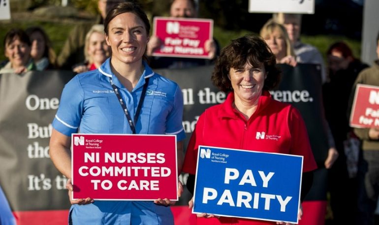 Irlanda del Nord, infermieri chiamati allo sciopero per chiedere retribuzioni più alte