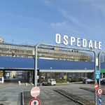 Pordenone, ciclista cade e va in arresto cardiocircolatorio: passanti lo rianimano grazie alle indicazioni telefoniche di un infermiere