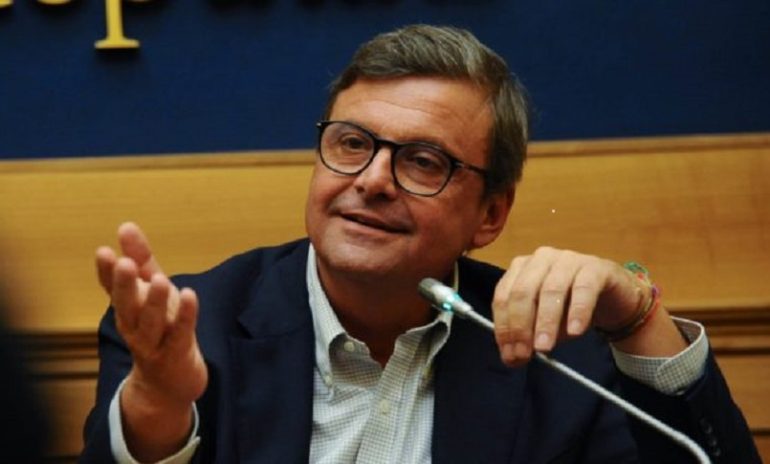 Calenda: "Reddito di cittadinanza elargito anche con tasse di infermieri sottopagati"