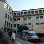 Iseo (Brescia), calci e pugni a infermieri e medici: arrestato 43enne