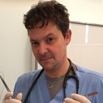 Medico lascia il posto fisso per lavorare a gettone: "L'ho fatto perché..."