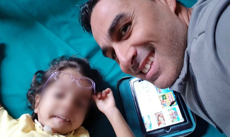 Milano, nuova denuncia del papà di Roberta, bimba affetta da malattia rara: "Niente assistenza infermieristica per mia figlia"