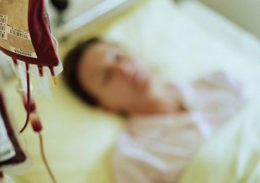 Morì per un'infezione cronica da epatite C causata dalle trasfusioni: marito e figli ottengono risarcimento