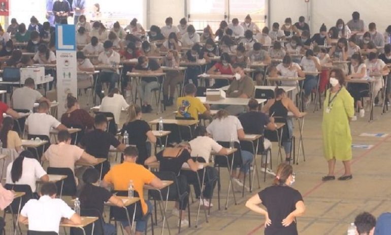 Prova d'accesso a Infermieristica, i candidati ricevono il test sbagliato: tutto da rifare a Lecce!