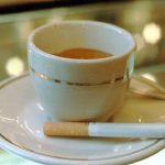 Sigaretta dopo il caffè: non solo un rito