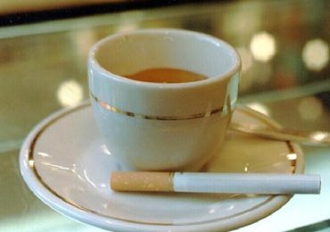 Sigaretta dopo il caffè: non solo un rito
