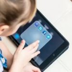 Tablet e smartphone, uso eccessivo aumenta rischi di pubertà precoce e problemi di fertilità