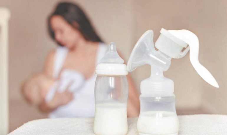 Vaccino anti-Covid, lo studio: "Tracce di Rna messaggero nel latte materno"