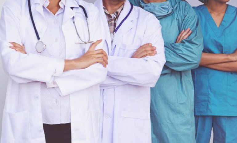 I sindacati medici contestano il nuovo Contratto degli infermieri: "Non possono gestire processi clinico-assistenziali e diagnostici"