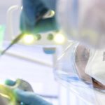 Lombardia, protesi dentali vendute a prezzi maggiorati: due medici ai domiciliari e tre indagati per corruzione