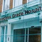 Londra, niente intervento per una donna che chiede di essere assistita solo da personale femminile: l'ospedale difende i dipendenti trans