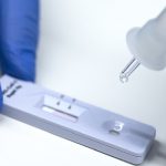 Trento, eseguiva tamponi falsi a pagamento nei suoi ambulatori privati: infermiere rinviato a giudizio