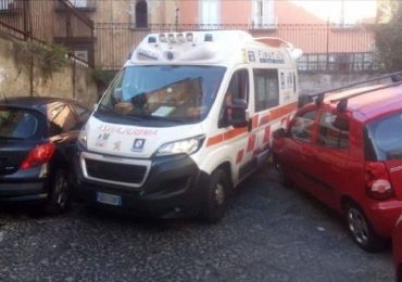Tricase (Lecce), donna accusa malore in casa: auto in sosta selvaggia bloccano l'ambulanza. Episodio analogo a Napoli