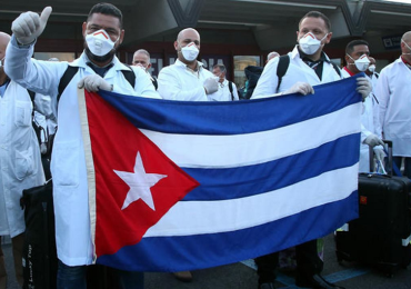 Calabria, c'è l'accordo per l'arrivo di medici da Cuba: compenso di 34,50 euro all'ora