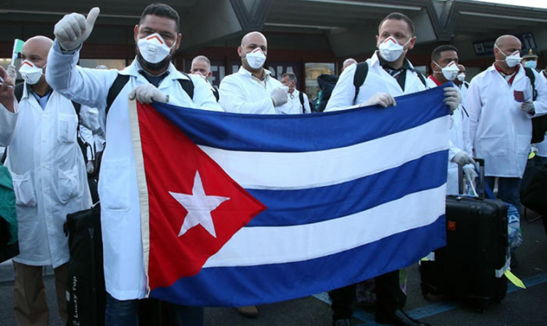 Calabria, c'è l'accordo per l'arrivo di medici da Cuba: compenso di 34,50 euro all'ora