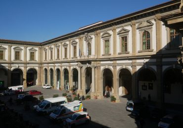 Firenze, infermiere aggredito e rapinato: in manette un paziente 27enne