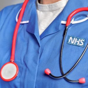Regno Unito, infermieri del Royal College of Nursing pronti allo sciopero nazionale: chiedono un adeguamento salariale