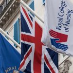 Regno Unito, sciopero degli infermieri il 15 e il 20 dicembre: chiedono adeguamento salariale