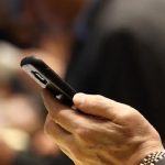 "Tumore causato da uso prolungato del cellulare": lavoratore in pensione ottiene rendita mensile per malattia professionale