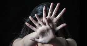 Violenza sulle donne: i 5 segnali da non sottovalutare in una relazione amorosa